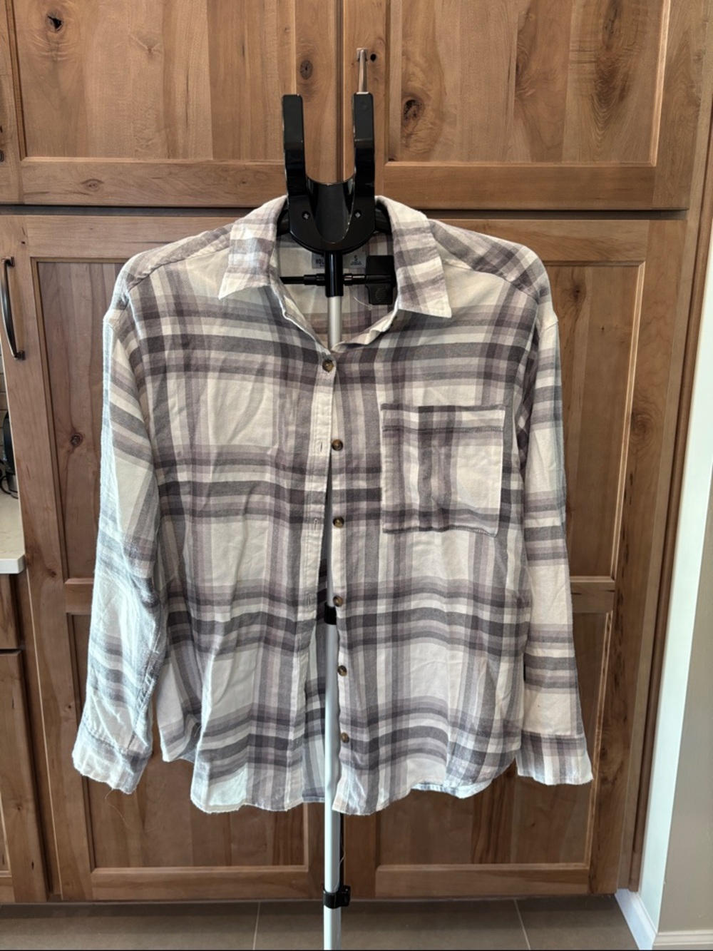 Hollister Women's Plaid Button-Up Shirt in White and Gray